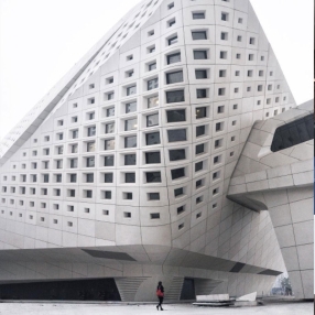 外墻雙曲鋁幕墻